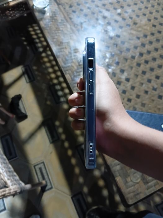 Продам Iphone 13