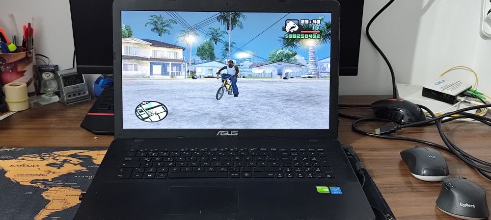 Vând laptop i5 2.400 Ghz 8 GB ram SSD 250 GB  placă video dedicată 2 GB Nvidia