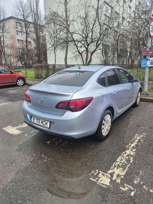Inchiriez  opel astra j pt uber si bolt