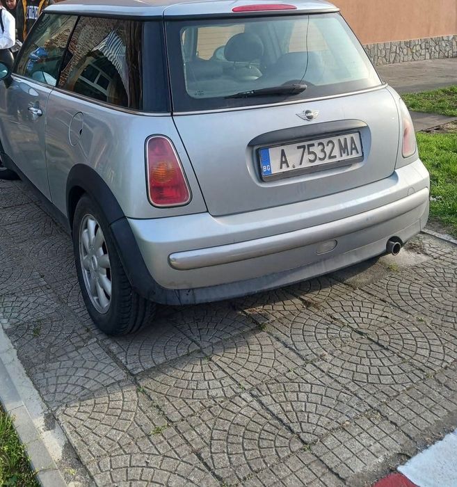 Автомобил Мини Купър