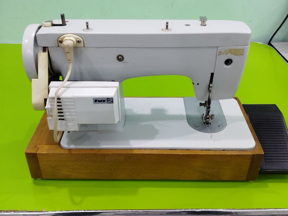 Чайка-142М мощная металлическая швейная машина,в хорошем состояние