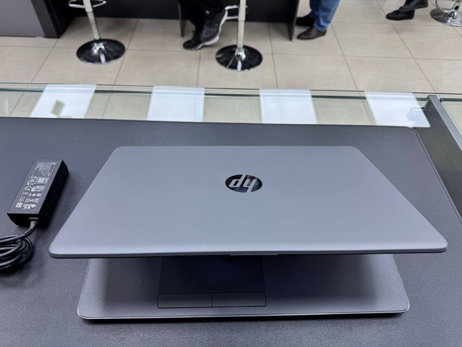 HP Laptop Grey Ozu-8 Ssd-256