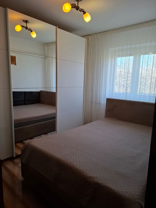 Apartament  2 camere  semidecomandat   bloc  reabilitat termic   la 50 m de scoala 99 si gradinita floare albastra