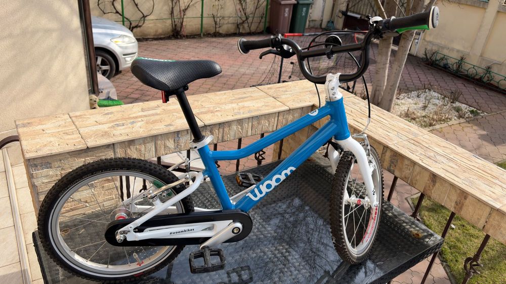 Bicicleta copii - WOOM 3 - albastru, ca noua, incl. accesorii