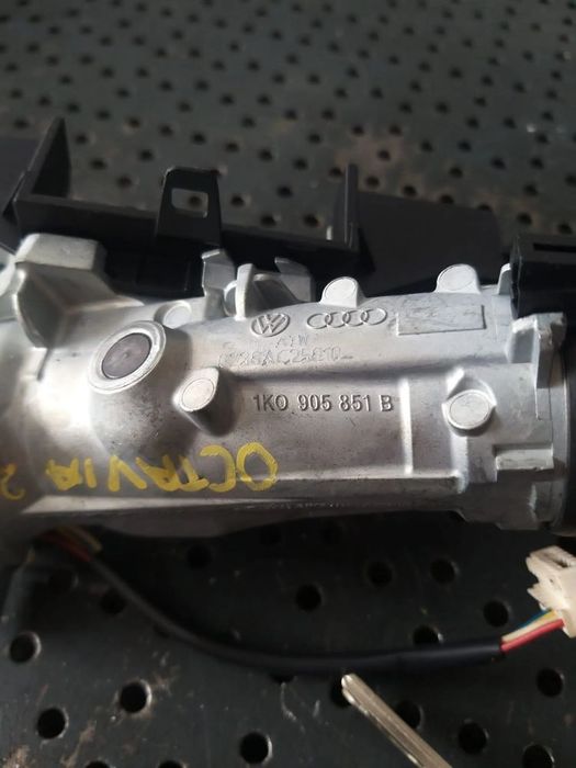 Contact auto cu cheie skoda octavia 2 1z 1k0905851b