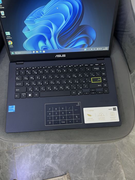 Офисный ноутбук ASUS VivoBook