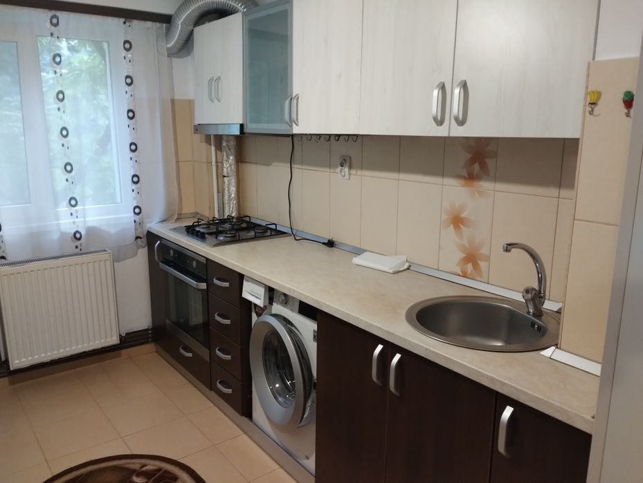 Inchiriez apartament 2 camere cf.1 dec. et 1 - Prundu-Romaria