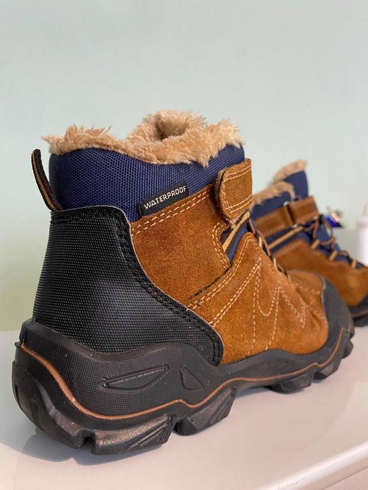 Чисто нови ботуши