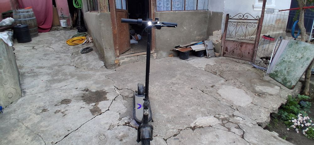 Vând trotinetă electrică LEXGO pentru dezmembrări
