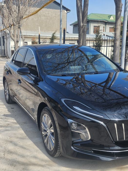 Продаю Honqgi EQ M5 500 km