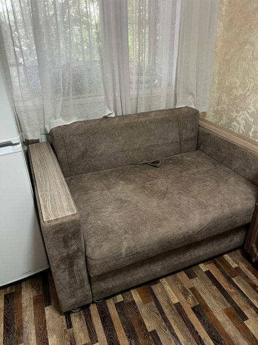 Продам диван двухместный раскладной