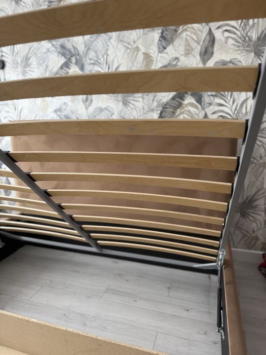 Двуспальная кровать