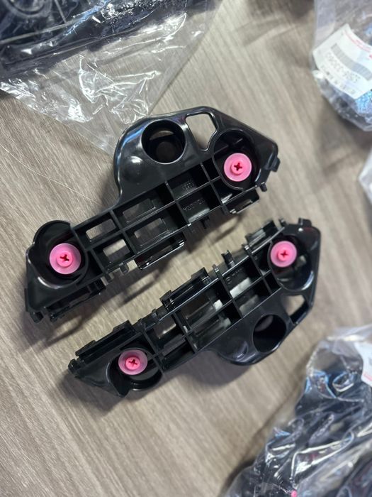 Крепление бампер Toyota Camry 70 orginal