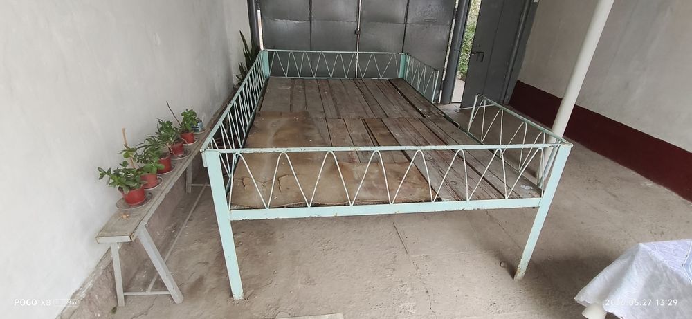 So'ri, tapchan, karovat. Су́ри, тапчан, кароват.