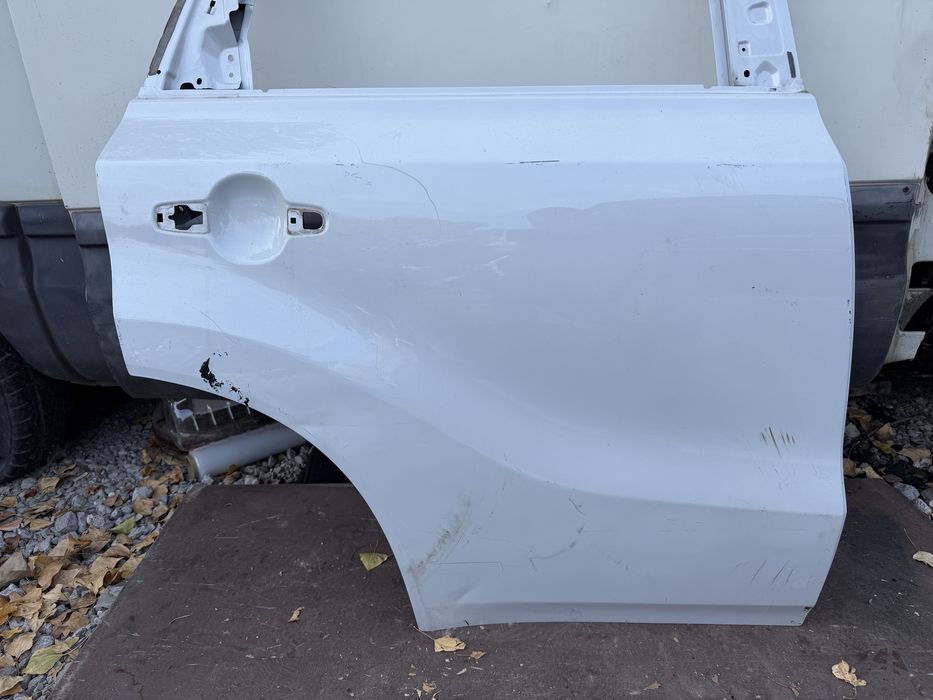 Врата Suzuki Vitara 3 2015 год.-