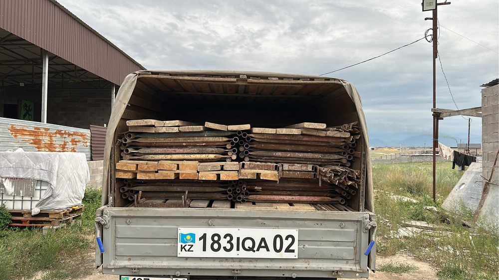 Выгодная аренда фасадных лесов без залога с трапами