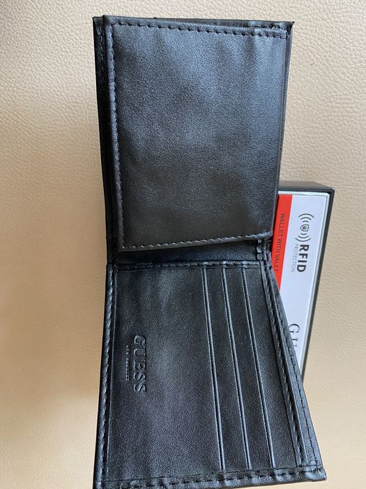 Portofel Guess pentru barbati
