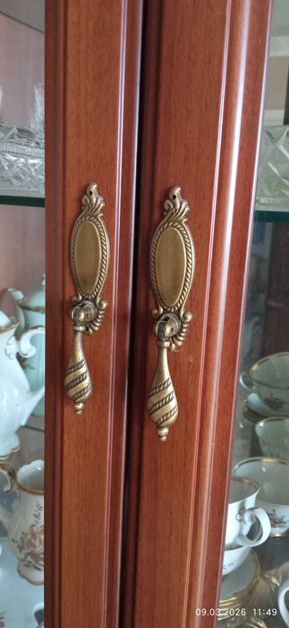 Сервант витрина с подсветкой