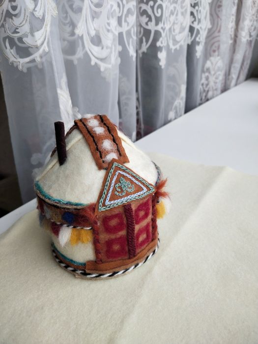Юрта сувенир из войлока