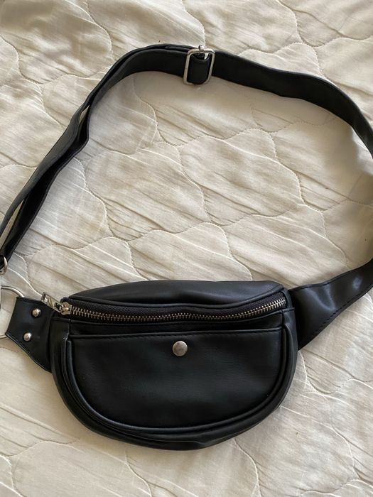 Раница Stradivarius и малки черни чанти