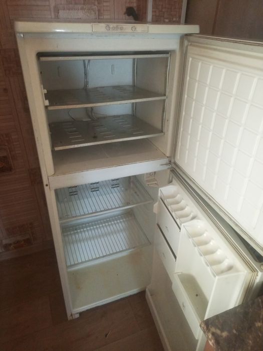 Холодильник хороший всё работает 20000
