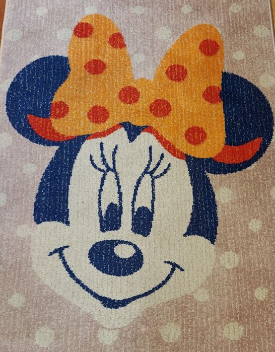 Camera cu tematica Minnie Mouse, Covor pentru copii – stare excelentă