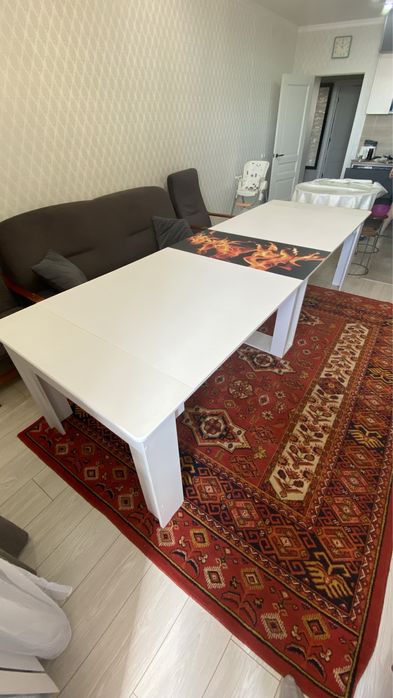 Стол для гостинной