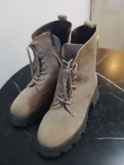 Продавам Дамски боти