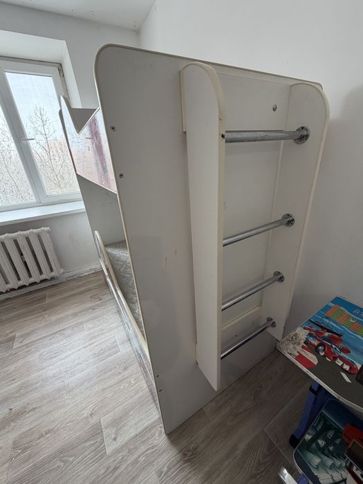 Детская двухярусная кровать