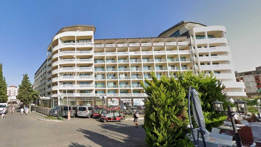 Просторен двустаен апартамент в к-с Miramar Palace, Слънчев Бряг