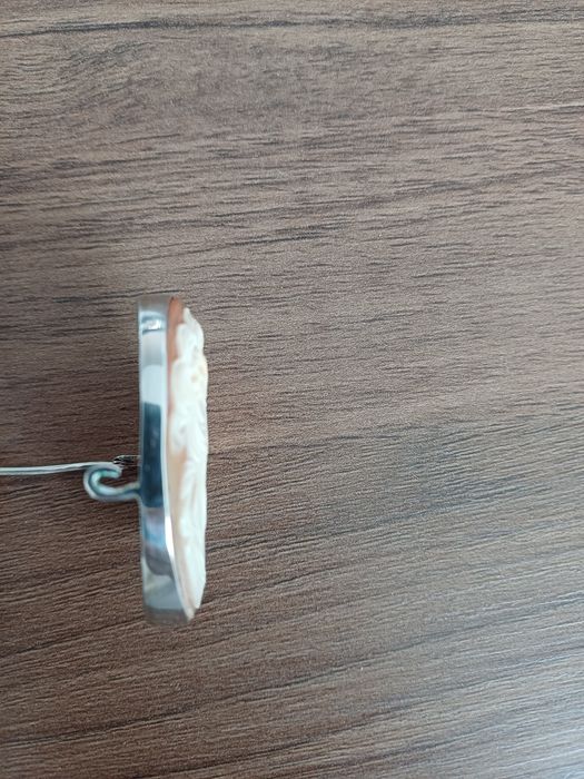 Сребърни Брошки Камея