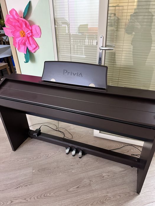Продается электронное пианино Casio Privia