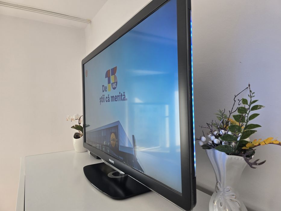 Vand Televizor  Philips Ambilight  42", 550 RON.