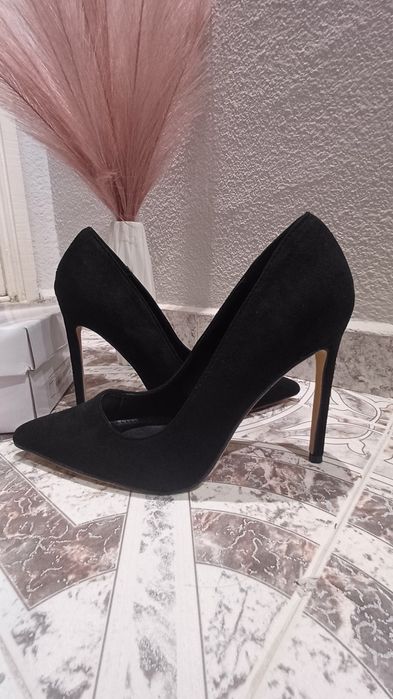 Обувки на висок ток