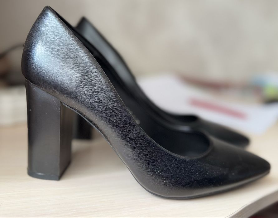 Продам туфли черные 39р.