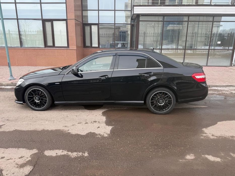 Продам машину мерседес 212