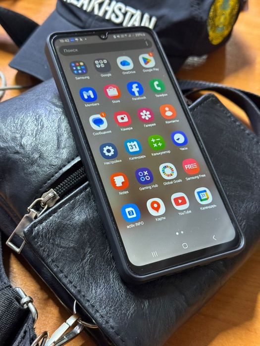 Самсунг А06 почти новая