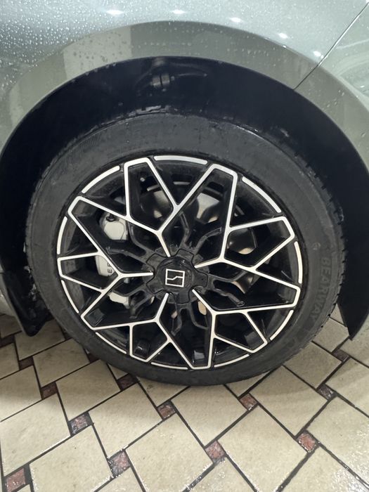 Zeekr 001 Ev 750 Zapas hod 2024 yil