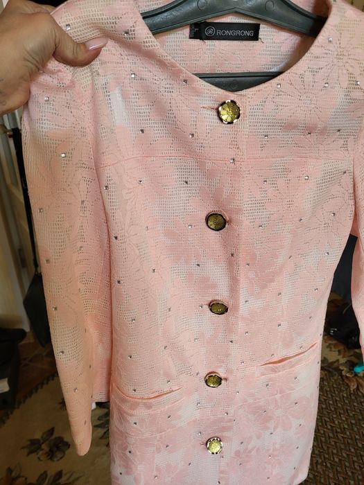 Продам ветровки 42 размер