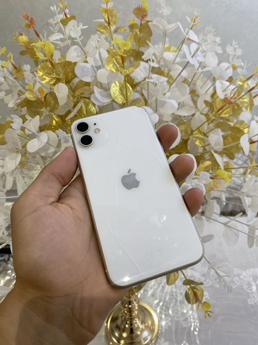iphone 11 128        .
