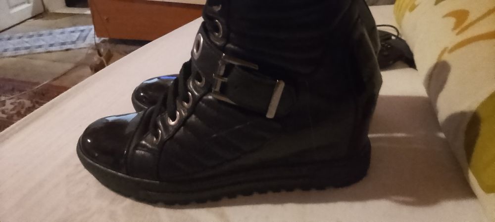 Vând botine Vans 37 cizmulițele 38 c&h