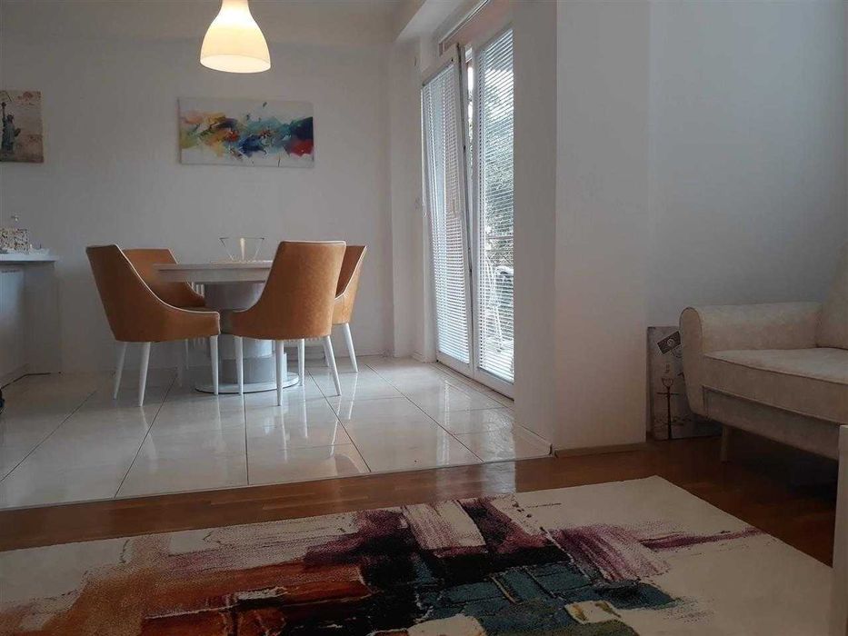 Дава се под наем Двустаен апартамент в Бургас, Възраждане - 53 кв.м за 204 € - Снимка #2