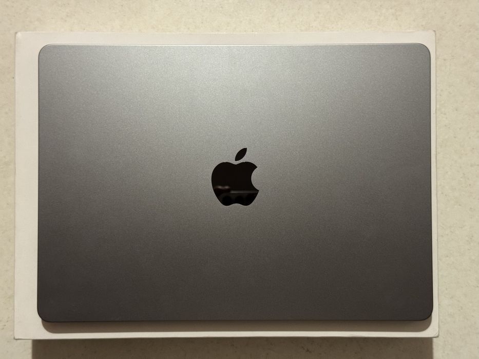 MacBook Air 13 M3 8/512gb A3113