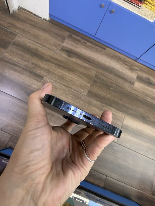 Продам iphone 12proMax 128