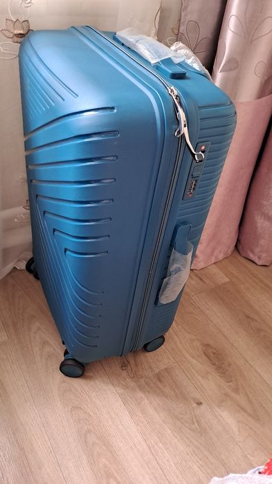 Чемодан новый...