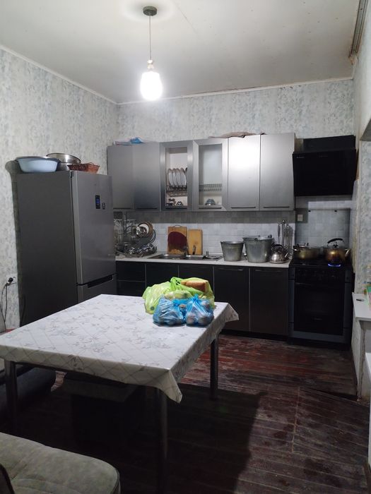 Продаётся учясток янгиюль хороший тип строение 5 комнат