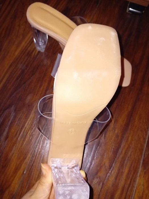 De vânzare papuci cu toc