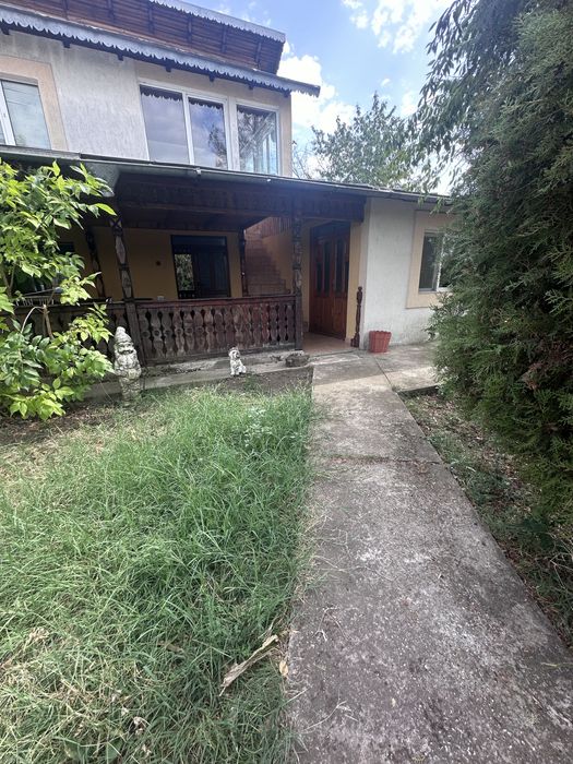 Proprietate deosebită cu teren generos și livadă, la doar 10 minute de Slatina