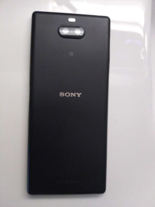 Телефон Sony Xperia 10 - 64GB, 3GB RAM, 6.0 зарядно и кейс