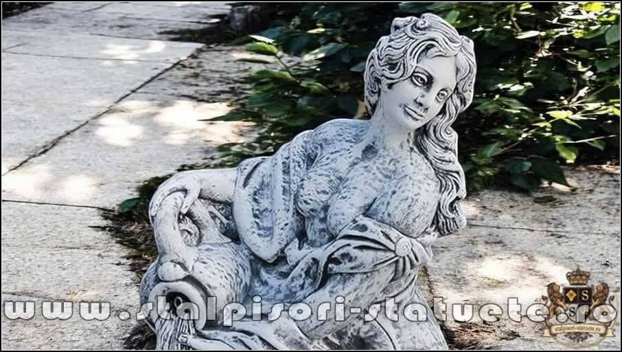 Statuetă domnița cu ulcea, gri patinat, model S16.